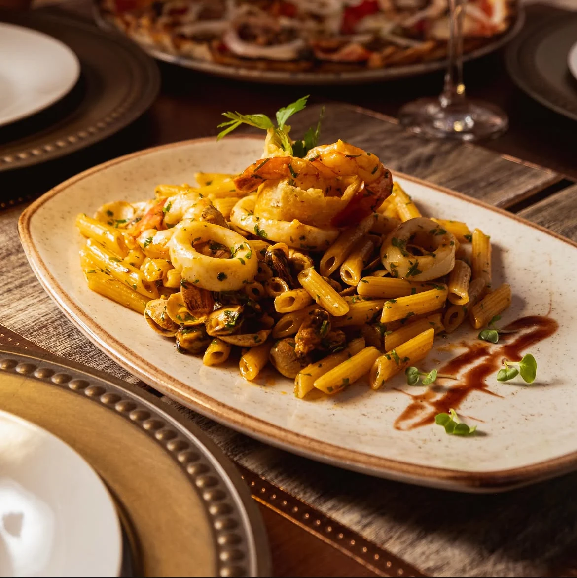 Pasta con mariscos servida en Punto Italiano