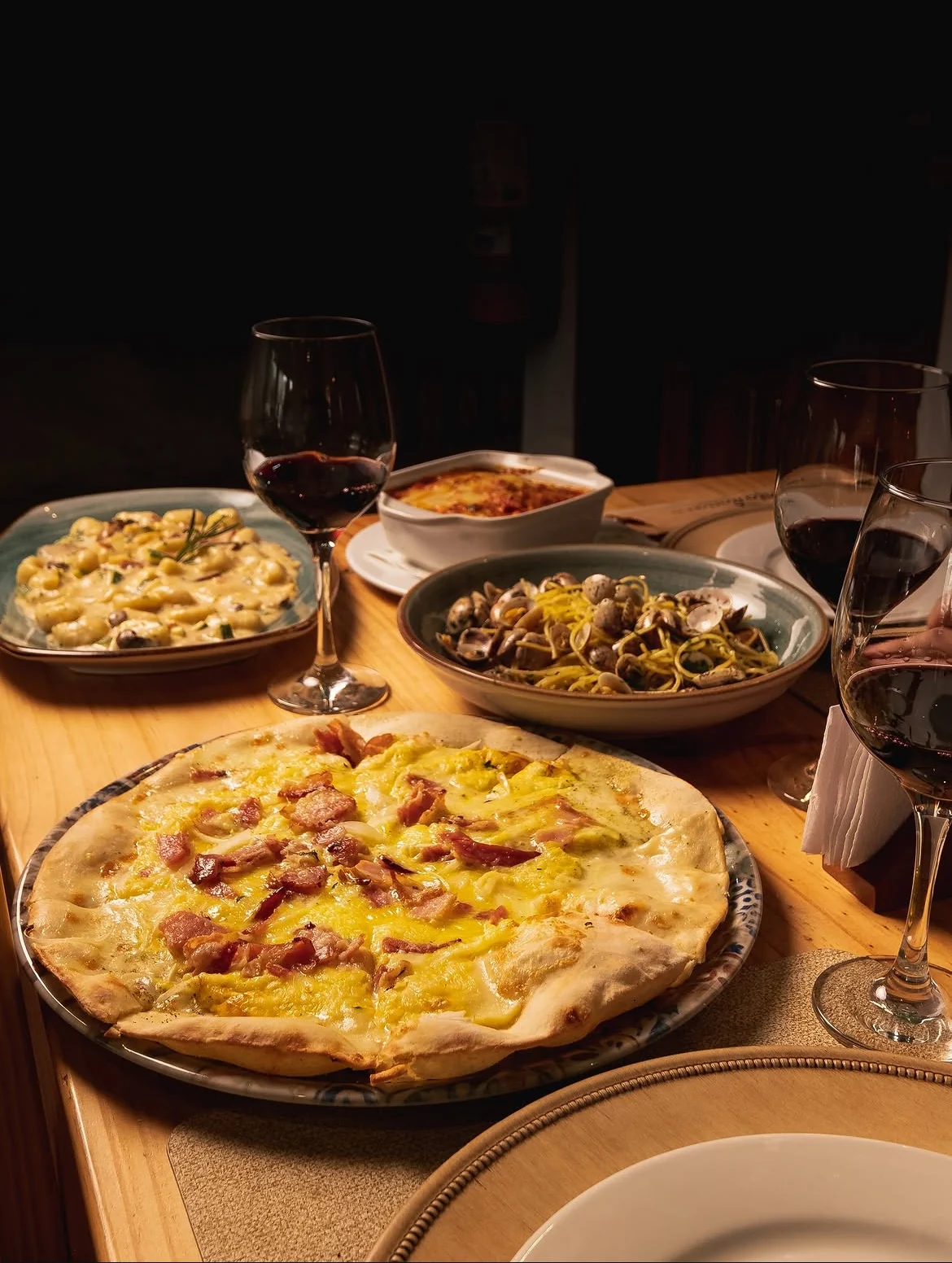 Pizza, pasta y vino a la mesa de Punto Italiano