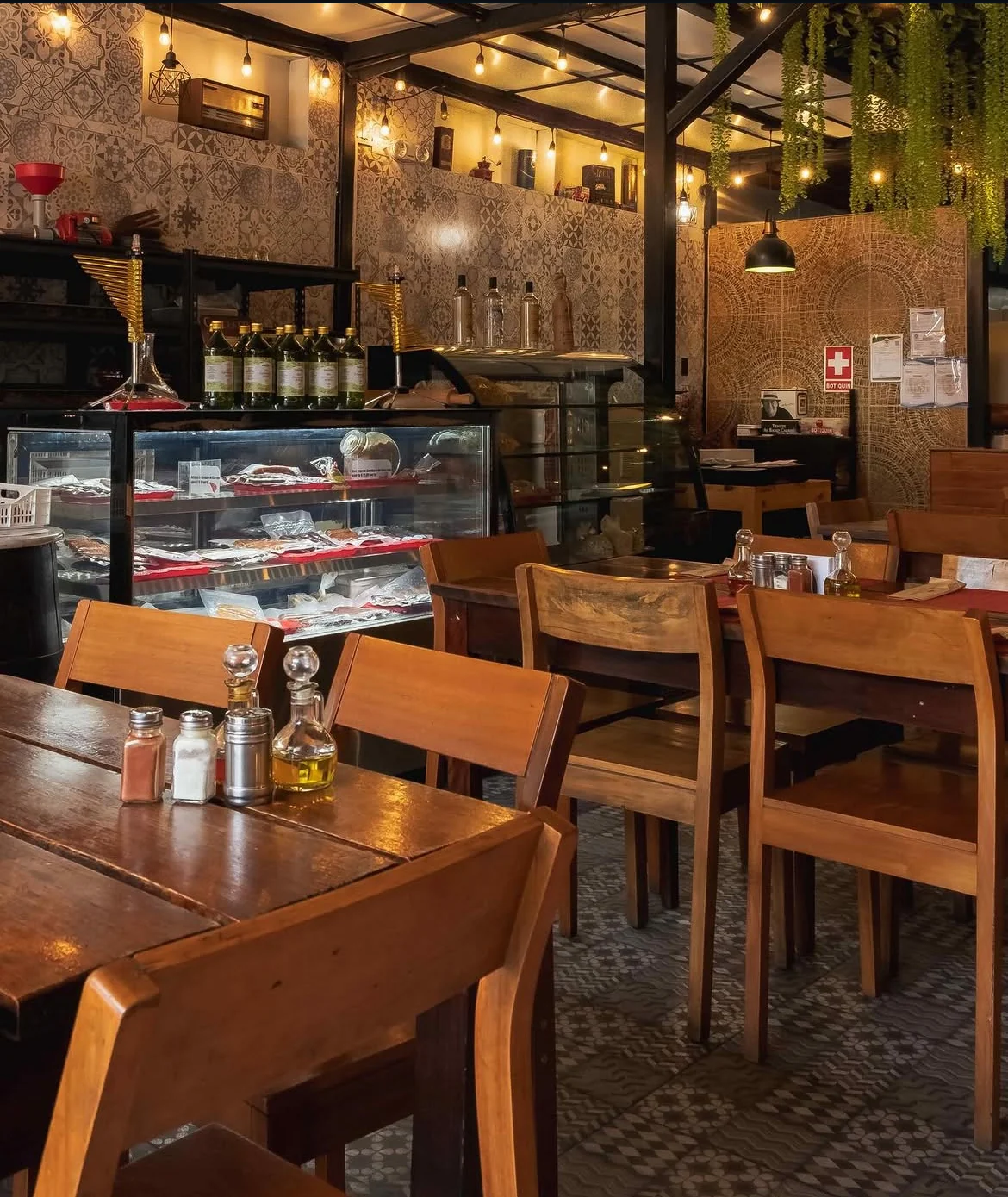 Mesas y ambiente del salón de Punto Italiano